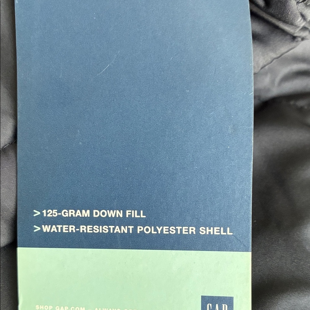 GAP Women's Black Puffer Vest - Picture 6 of 7